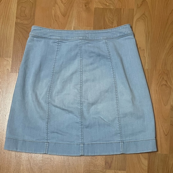 Ann Taylor Loft Size 00 Denim Button Front Skirt Pockets Light Wash - Picture 4 of 8